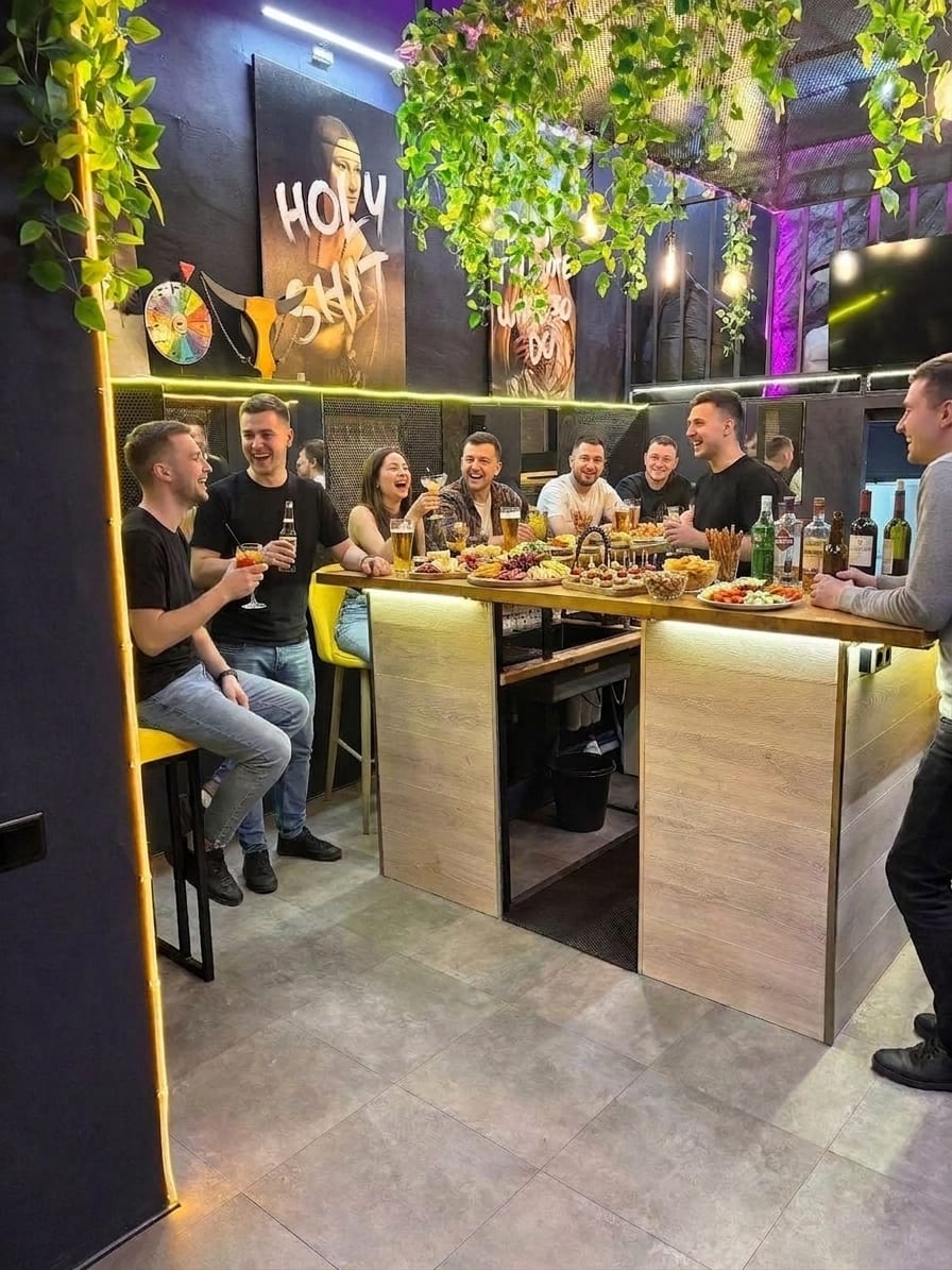 Барная стойка с угощениями в лофте, Тольятти